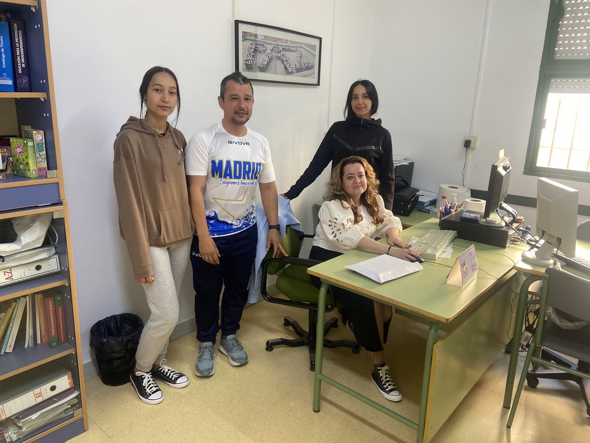 IESCamposDNijar's tweet photo. Desde Departamento de Orientación y Programa #CIMA, trabajamos con Alumnado Mediador en Salud de bachillerato para implementar el POAT programa de orientación y acción tutorial de primero de ESO, haciendo tutoría entre iguales. https://t.co/6lTRaZpnR9
