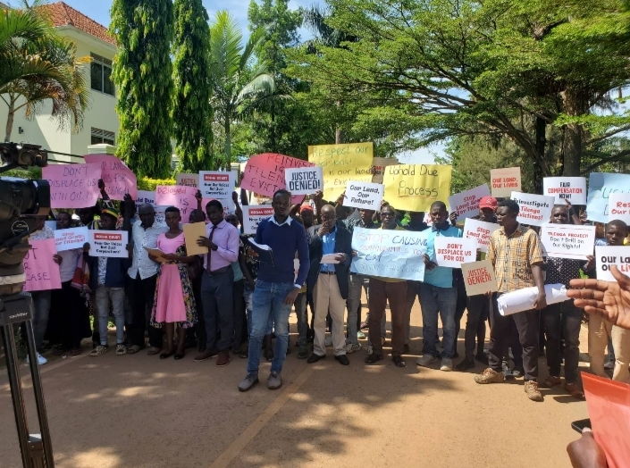 Justice for oil affected communities!💪💪. Families are being forced off their land without fair and adequate compensation🤯! . This is unacceptable
#RespectCommunityRights
#PeopleOverProfits
#FairCompesationNow