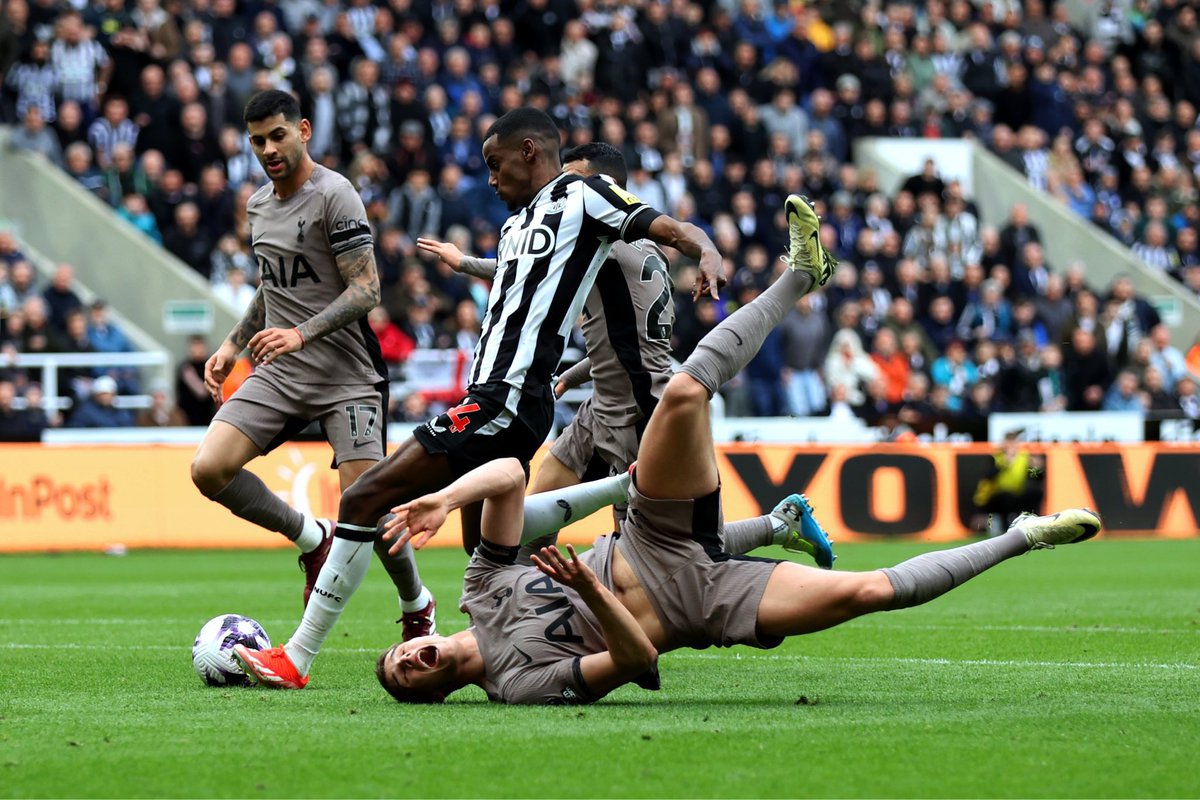 Newcastle strikers have mastered the art of dropping defenders and goalkeepers along the years! #NUFC