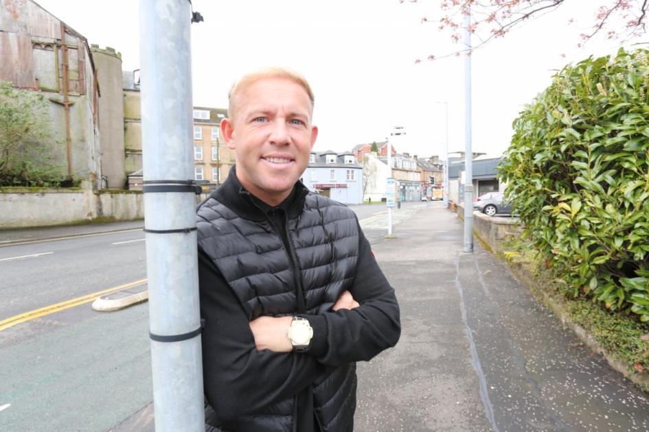 A well-known Greenock-born footballer is paying tribute to his much-missed friend by taking on a mammoth charity trek. dlvr.it/T5ZLkr 👇 Full story