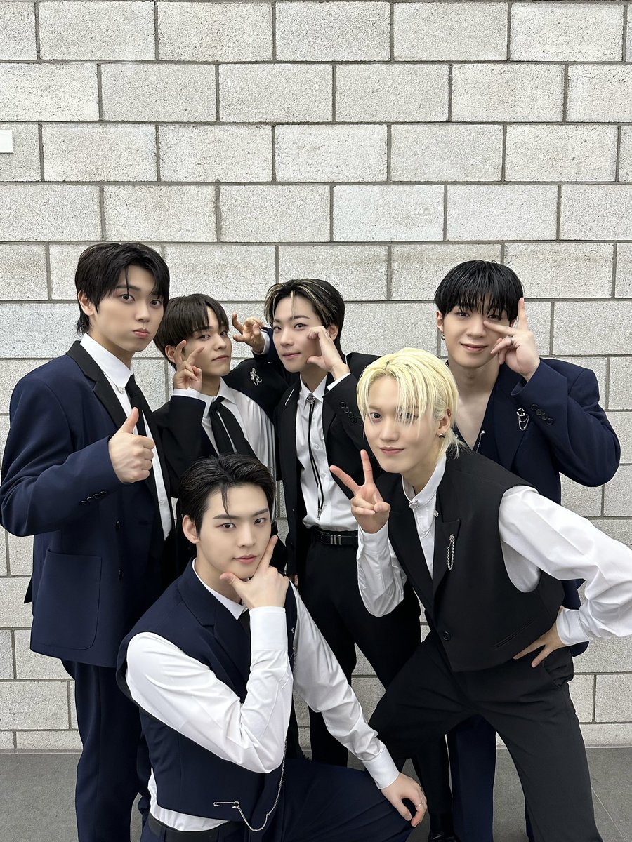 ONF_offcl's tweet photo. [#LightONF] 24.04.16 더쇼 📸

퓨즈와 온앤오프를 환상 속으로 만들어버린 더쇼의 'Bye My Monster' 무대 완료 😈
온앤오프 1위가수가되🏆
퓨즈 1위가수팬이되🏆

#온앤오프 #ONF
#BYE_MY_MONSTER
#BEAUTIFUL_SHADOW https://t.co/qdtCZPCLa9