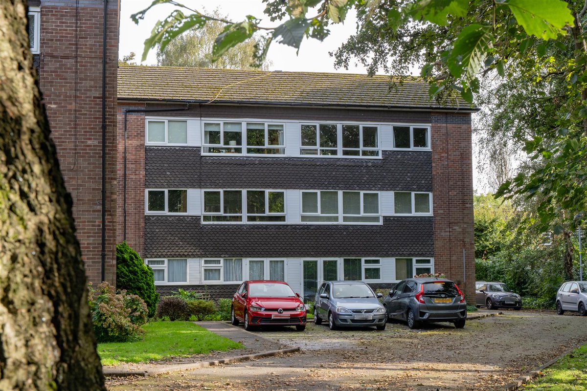 jpandbrimelow's tweet image. EXCHANGE in #ChorltonGreen on #Lawngreen. Make sure you start your journey with our multi award winning team and we will get you moving in 2024. Call us from 09:45am on 0161 882 2233 to book a valuation in! jpandbrimelow.co.uk/find-your-new-…… #Congratulations #Sold