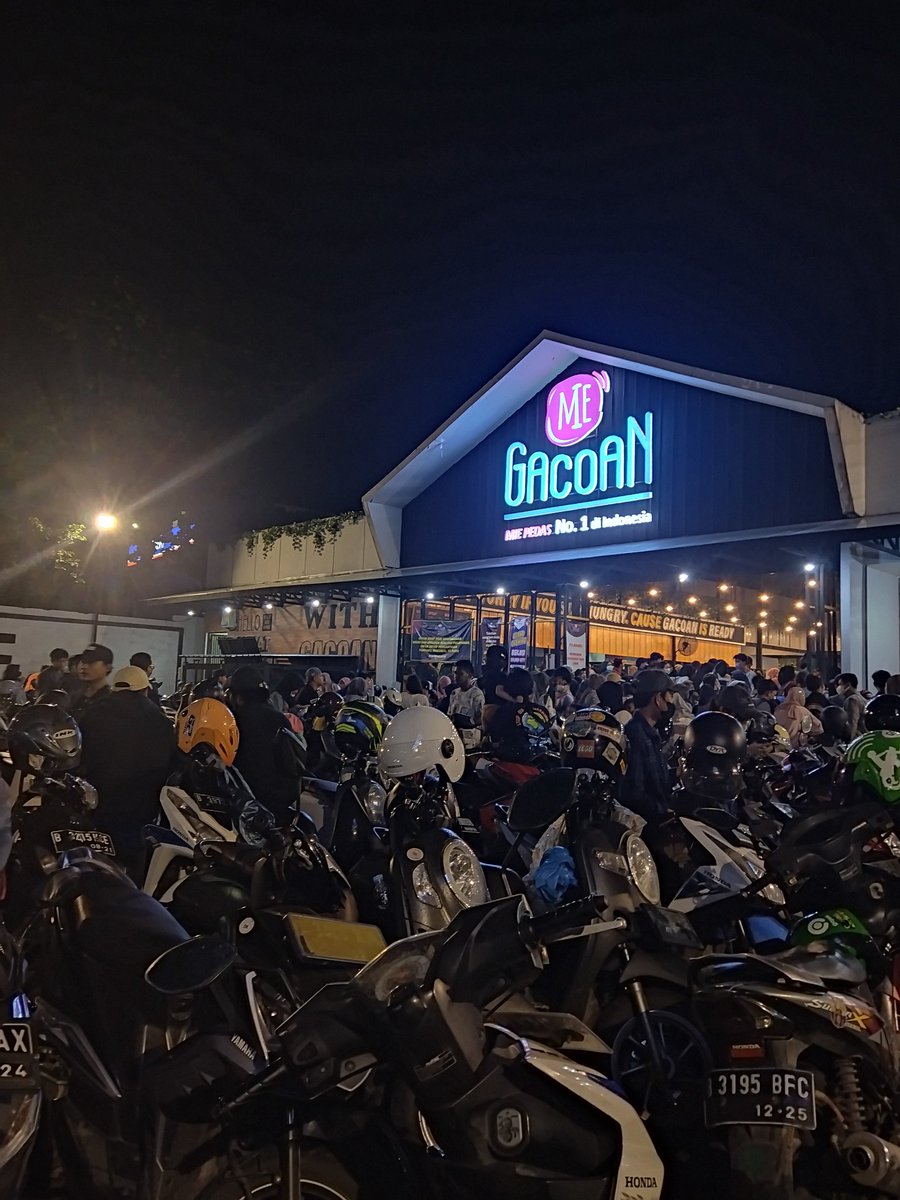 nnaxxiys's tweet image. Pakelah hape pintarmu biar lebih sering motret. 

#shotonpoco #POCOM3