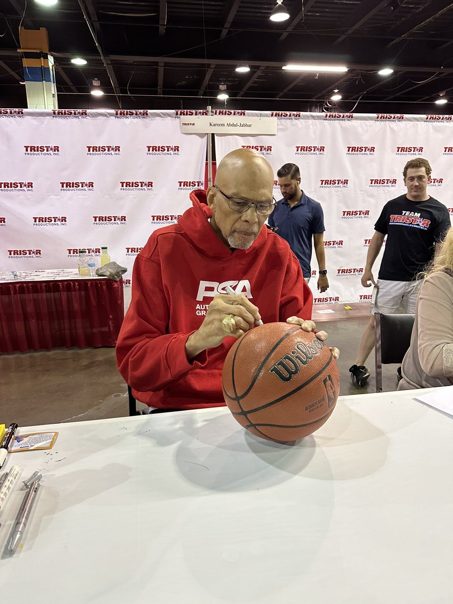 MWalk66's tweet photo. Happy 77th birthday to Kareem Abdul-Jabbar. Was thrilled to have met him last year at the National. What a nightmare signing but happy it got done! #ipsuccess https://t.co/hCHOC6psDl