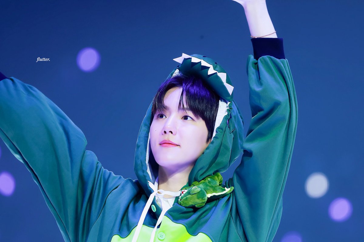 flutter_bh's tweet photo. 240414 one 1회차 
아기공룡
#백현 #BAEKHYUN #ベッキョン @B_hundred_Hyun https://t.co/IIDDI4i0Ww