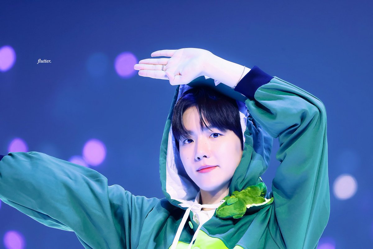 flutter_bh's tweet photo. 240414 one 1회차 
아기공룡
#백현 #BAEKHYUN #ベッキョン @B_hundred_Hyun https://t.co/IIDDI4i0Ww
