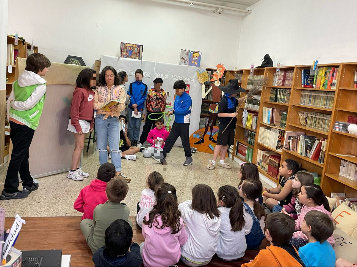 CEIPCampoCruz's tweet photo. Hoy los alumnos de 6º han  representado para los alumnos de 1º y 2º “La bruja Leopoldina y otras historias reales” de Miguel Delibes. 
Actores y espectadores han disfrutado mucho de esta actividad. https://t.co/b1LRGoAAx5
