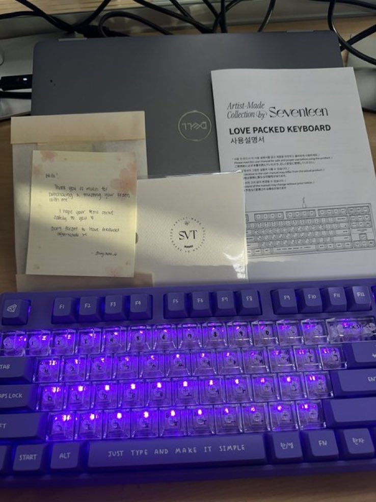 jjwonvvu's tweet photo. got my love packed keyboard na very much thanks to @shujihao_o 😭😭 buti nalang umabot yung deliver while nasa office pako. huhu thanks u sm again 💜 https://t.co/eKPjPVksji