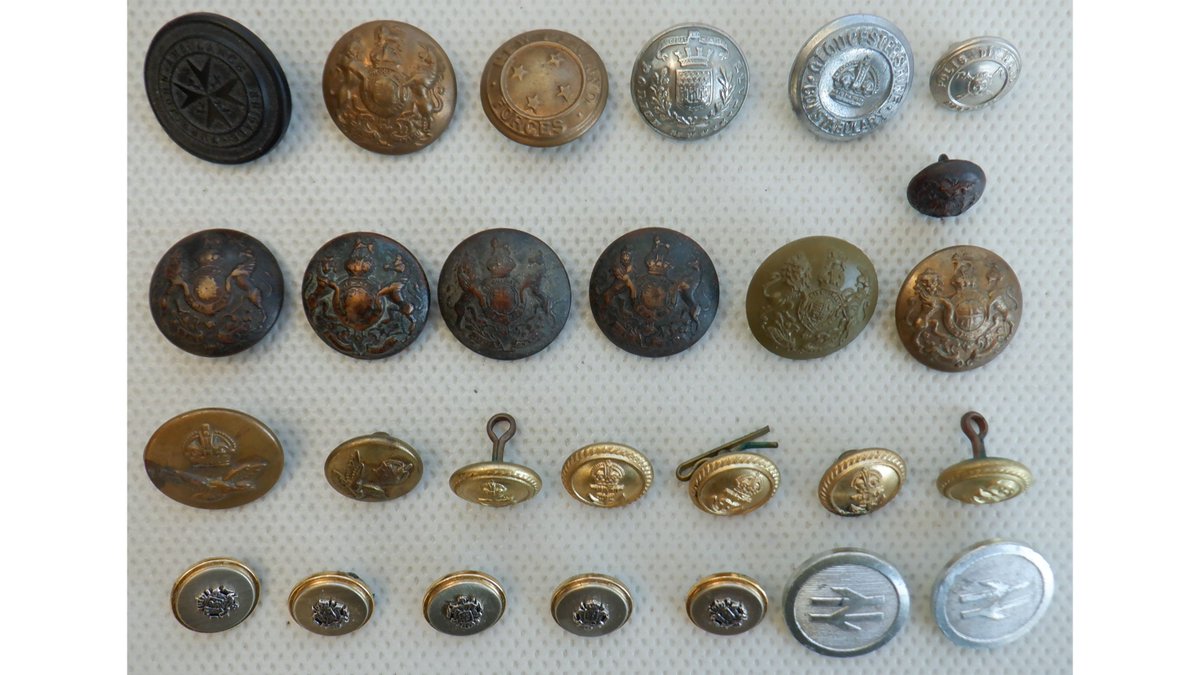 A joblot of vintage military buttons including Army, Navy, RAF, Police and British Rail.

🛒 ebay.co.uk/itm/1665466905…

#Vintage #VintageButtons #Militaria #Army #Navy #RAF #BritishRail #FollowVintage #eBay