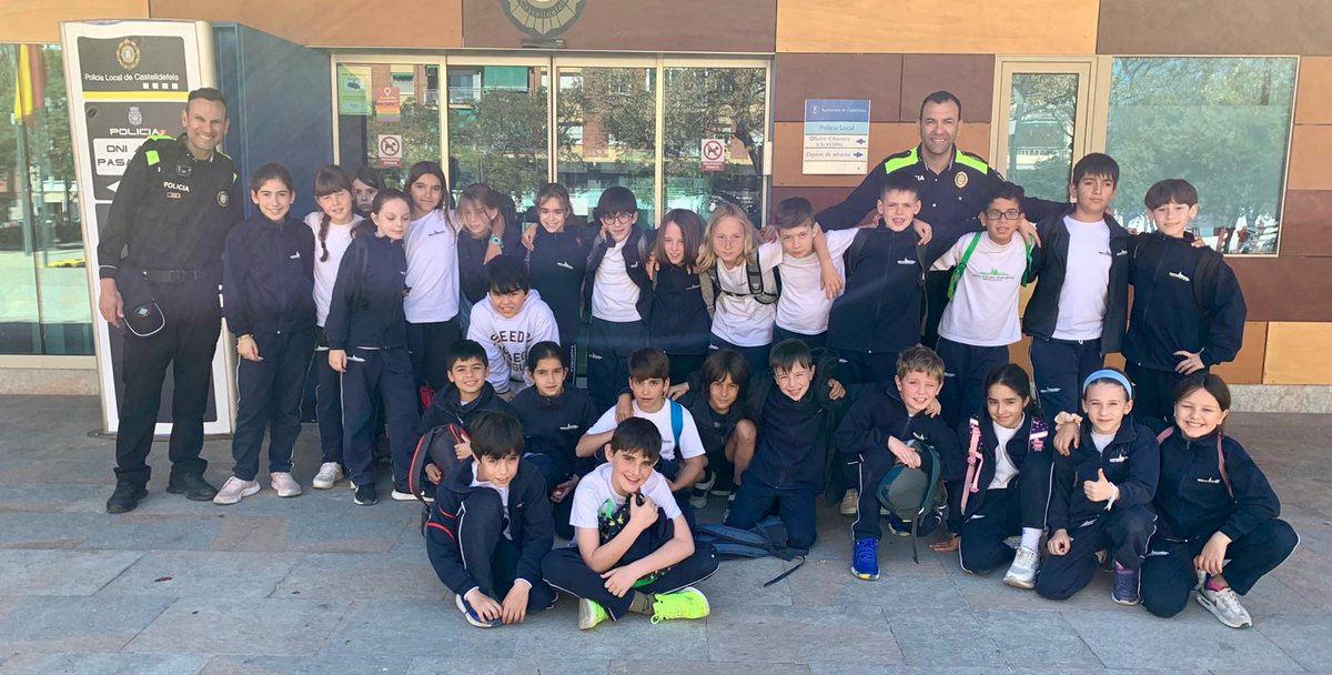 EduMSCastelldef's tweet photo. Anem a la policia en bus! Escola Petit Món-Felisa Bastida
https://t.co/lbOyxFu4XG https://t.co/vOIkukrubK