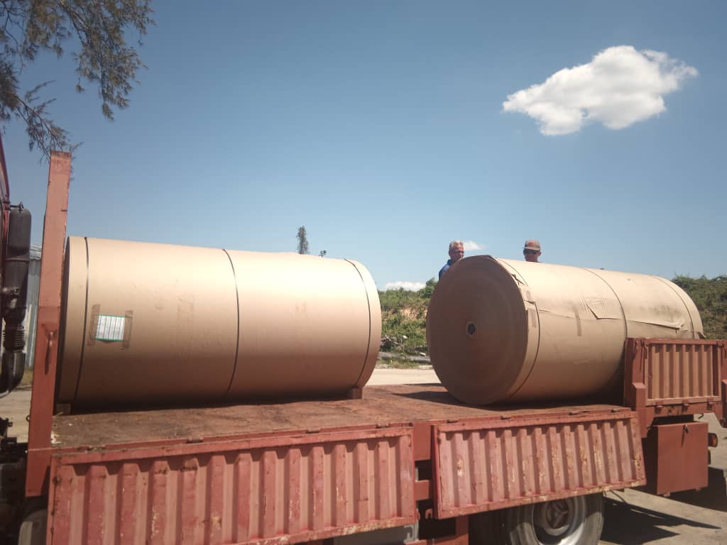 Comienza proceso de prueba industrial en la empresa Compacto Caribe con Medium para Ondular producido en la Papelera Damují de#CUBAPEL con el objetivo de sustituir importaciones en el país.
#SomosDiferentes 
#IndustriaQuimica