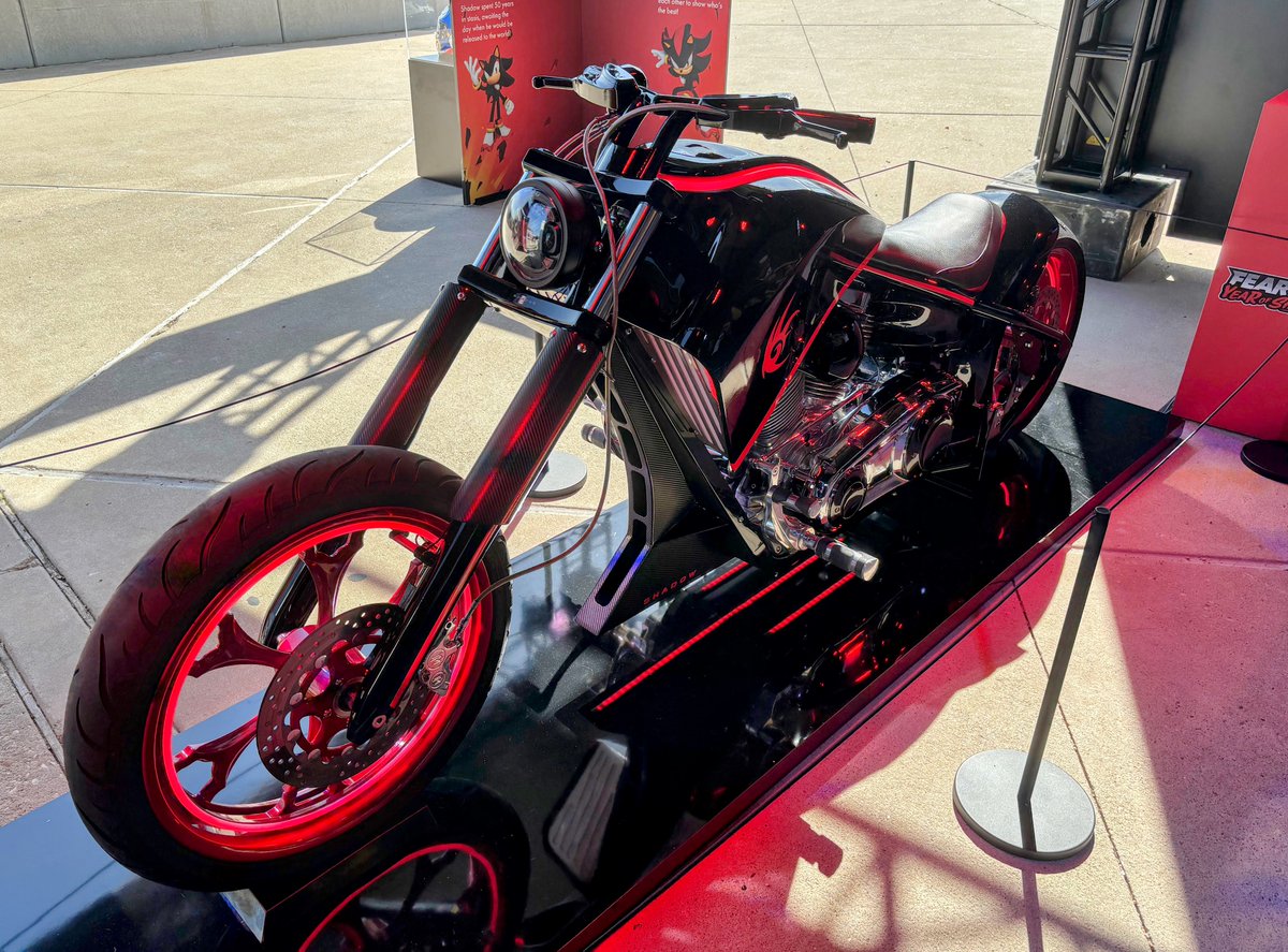 シャドウのバイクが完成／ 「Fearless: Year of Shadow」の一環として