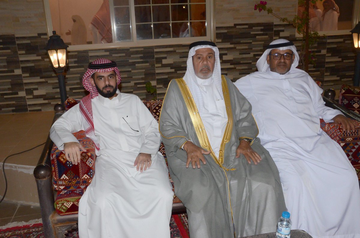 alahamdhgrop's tweet photo. أقام المستشار مشعل بن سعود الاحمدي واخوانه حفل المعايده السنوي الحادي عشر في مزرعتهم العامره بالمدينه المنوره ثالث ايام العيد حضرالحفل جمع غفير من قبائل الأحامده والقبائل الأخرى والأصدقاء كانت معايدة و أمسية جميله تخلل الحفل قصائد شعرية ولعبة الحرابي وزيد https://t.co/1eQmmJNWVu
