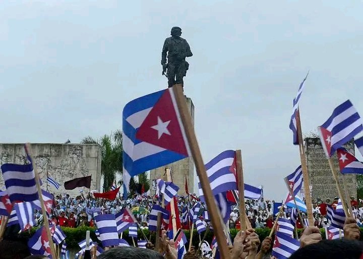 Yo estoy entre los humildes que defenderá su Revolución Socialista hasta las últimas consecuencias. ¿Quién conmigo? #Cuba #IslaRebelde #GirónVictorioso