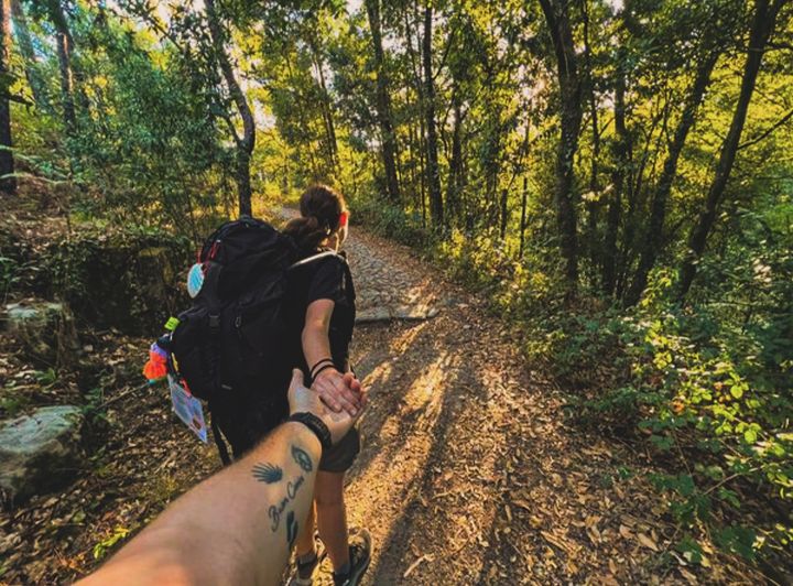 “En el Camino estamos juntos, compartiendo cada paso, cada experiencia, cada momento de alegría y desafío. Pero más allá de la senda, en la vida misma, seguimos juntos, compartiendo sueños...”

📷 caminosantiagofamily

#caminodesantiago #buencamino #galicia #caminofrances