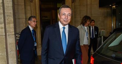 classcnbc's tweet photo. Mario #Draghi sull'Unione Europea: "Quello che proporrò nel mio report è un cambiamento radicale".

Lo ha dichiarato l'ex premier alla conferenza di alto livello sul pilastro europeo dei diritti sociali a La Hulpe: «Non abbiamo avuto un industrial deal a livello europeo [...]. Investiamo meno di Stati Uniti e Cina nel digitale e nelle tecnologie avanzate, compresa la difesa. Ci sono solo quattro top player europei tra i primi 50 aziende globali»: https://t.co/tdemXjSG0a