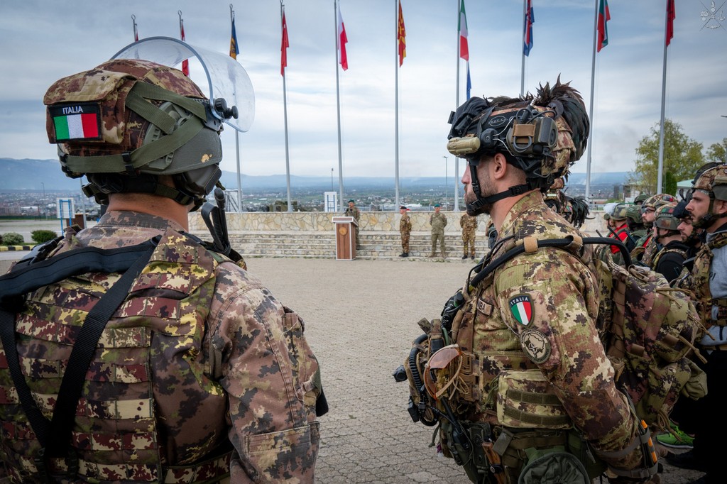 #kfor #Kosovo Il Contingente di Regional Command West su base 1° Reggimento Bersaglieri dell’#Esercito conduce l'esercitazione #NATO Bronze Sabre 2024 ➡️bit.ly/KFOR-RCW-condu… #ForzeArmate🇮🇹 #UnaForzaperilPaese #WeAreNATO #StrongerTogether @Esercito