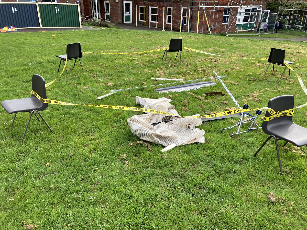 Something very strange is happening on our field 👀 …… hopefully Y5 will be able to make sense of what has happened!@Talk4Writing #WeAreEACT #ThePurpleSchool