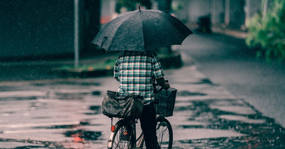 More thundery showers in S’pore in 2nd half of Apr. 2024, with 34-35°C heat on most days bit.ly/4d1w3cw