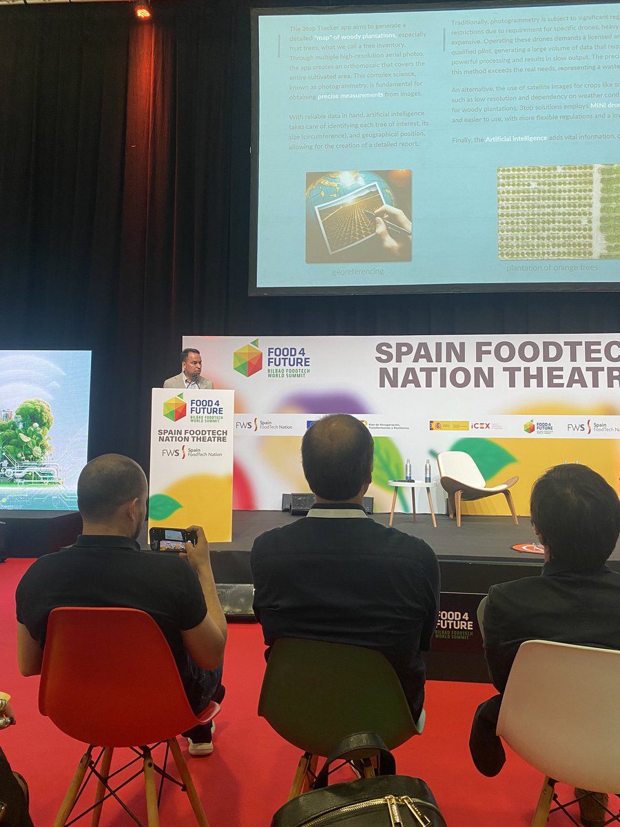 Inn_Somnia's tweet photo. Altamente interesantes todos los pitches so far 😃🥕En el siguiente bloque de #startups #AgroTech, les toca el turno a @zeryaspain (frutas y verduras sin residuos fitosanitarios) #3top (gestión de recursos naturales for everyone) y #agrolinera (recolección de residuos) 👋👋 https://t.co/CASXMyrnhI