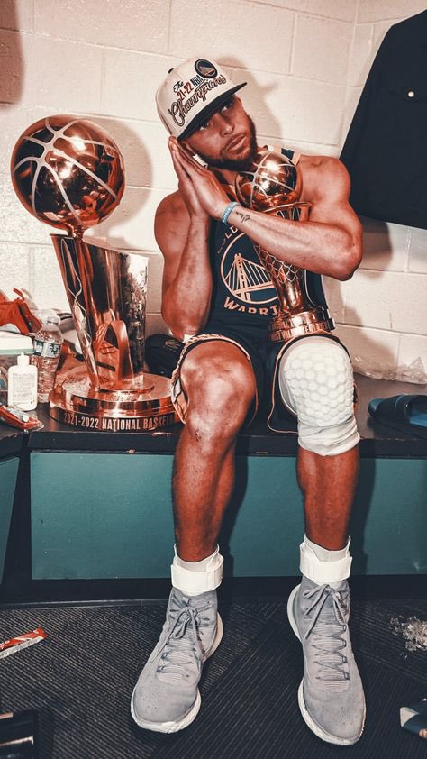 WfromCurry's tweet photo. Everytime Stephen Curry has hit the “Night Night” celebration on opponents after a dagger😴: 

A thread (🧵) https://t.co/p40H7RJHRV