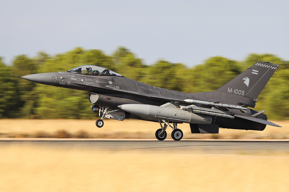 luispetri's tweet photo. Desde hoy, los argentinos, volvemos a tener fuerzas del cielo que nos protejan. 

Bajo el liderazgo del presidente @JMilei y con el apoyo de aliados como Dinamarca y Estados Unidos, Argentina adquiere 24 aviones de combate F-16, marcando un hito en su defensa y fortaleciendo su Fuerza Aérea para preservar la soberanía y la libertad.