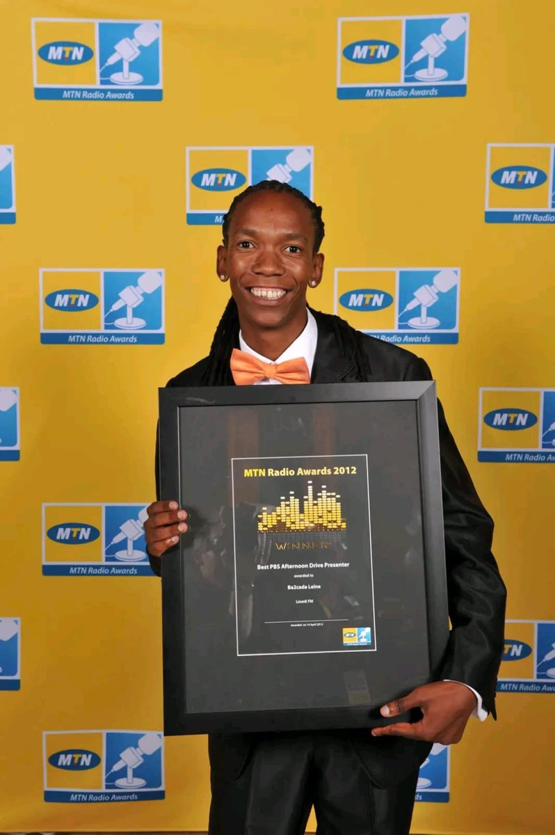 ChrisExcel102's tweet photo. Sizwe Dhlomo says he doesn’t know who Ba2cada is.. in 2012 Sizwe was on Y FM and Ba2cada was on Lesedi 

Here are their achievements in 2012👇

Ba2cada                                        Sizwe Dhlomo https://t.co/fUKUIWAqRk
