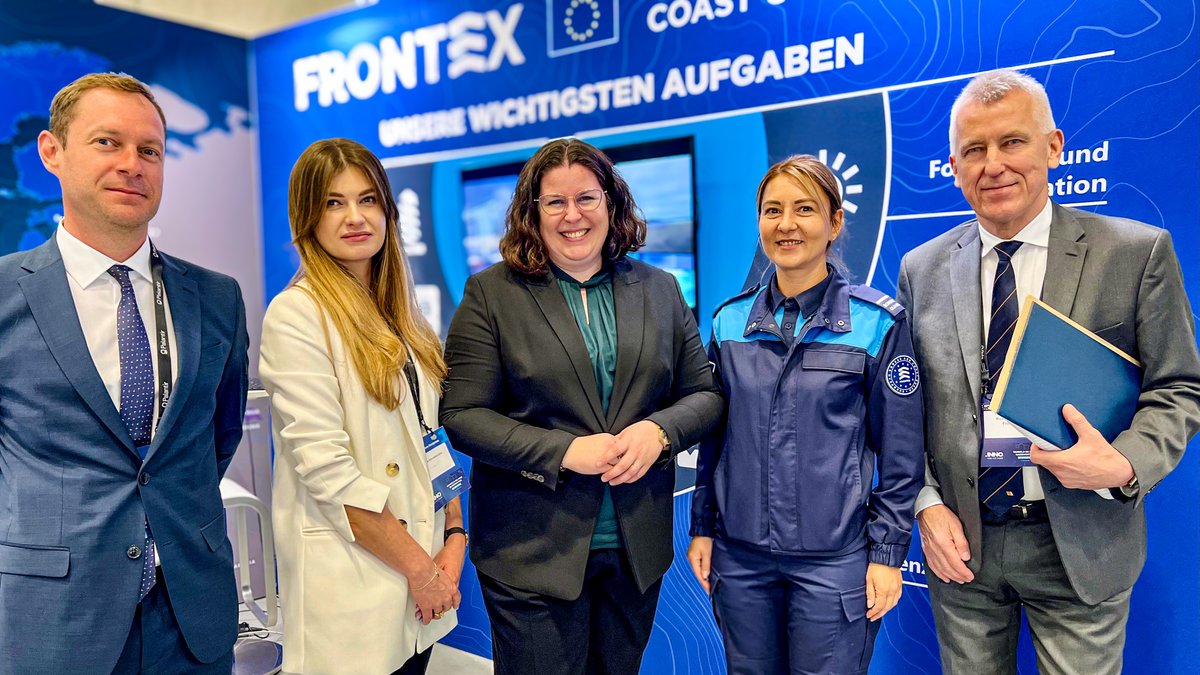 .@LenaDuepontMdEP dropped by our booth at the European Police Congress in Berlin. We're here to talk about working alongside law enforcement to together protect the people of Europe #EPK2024 #StrongerTogether