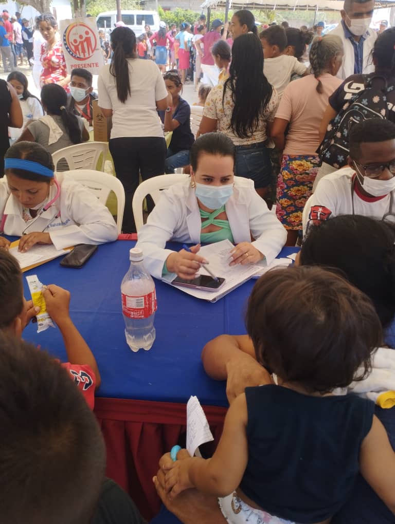 Misión Médica Cubana Apure (@lajesarlen) on Twitter photo La Venezuela de Bolívar, Chávez y Maduro, sabe que puede contar con los héroes de batas blancas de #Cuba. #21AniversarioBarrioAdentro #CubaPorLaVida #CubaCoopera <a href="/cubacooperaven/">Misión Médica Cubana en Venezuela</a> <a href="/MINSAPCuba/">Ministerio de Salud Pública de Cuba</a> <a href="/japortalmiranda/">José Angel Portal Miranda</a> <a href="/cooperaapu/">Misión Médica Estado Apure</a>
<a href="/DrYusleivy/">Dr. Yusleivy Martínez</a> La Venezuela de Bolívar, Chávez y Maduro, sabe que puede contar con los héroes de batas blancas de #Cuba. #21AniversarioBarrioAdentro #CubaPorLaVida #CubaCoopera <a href="/cubacooperaven/">Misión Médica Cubana en Venezuela</a> <a href="/MINSAPCuba/">Ministerio de Salud Pública de Cuba</a> <a href="/japortalmiranda/">José Angel Portal Miranda</a> <a href="/cooperaapu/">Misión Médica Estado Apure</a>
<a href="/DrYusleivy/">Dr. Yusleivy Martínez</a>