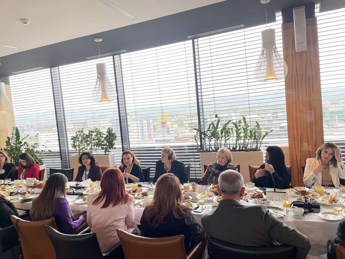 (1/2) Started the day moderating the WPS Forum’s wonderful roundtable discussion “From legislation to action - Parliamentarians at the forefront of the WPS Agenda.” Thanks to 🇽🇰 Women Caucus work among other parliaments.