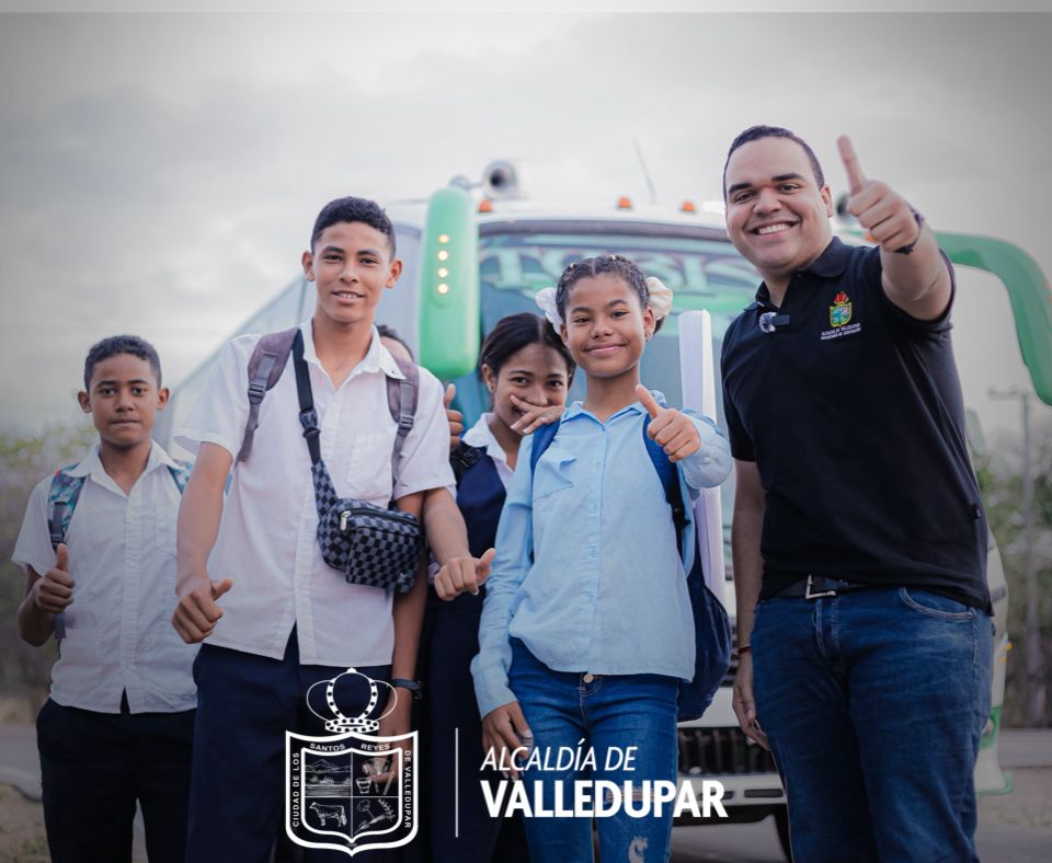 AlcaldiaVpar's tweet photo. 😍 Buenos días 

Iniciamos el programa de Transporte Escolar en el Municipio de #Valledupar

El Consorcio Transescolar 2024, con 126 rutas diarias, beneficia a más de 2.200 estudiantes, que permitirán  cumplir con horarios, garantizando su permanencia y seguridad en las aulas. https://t.co/4e94o8L0BZ