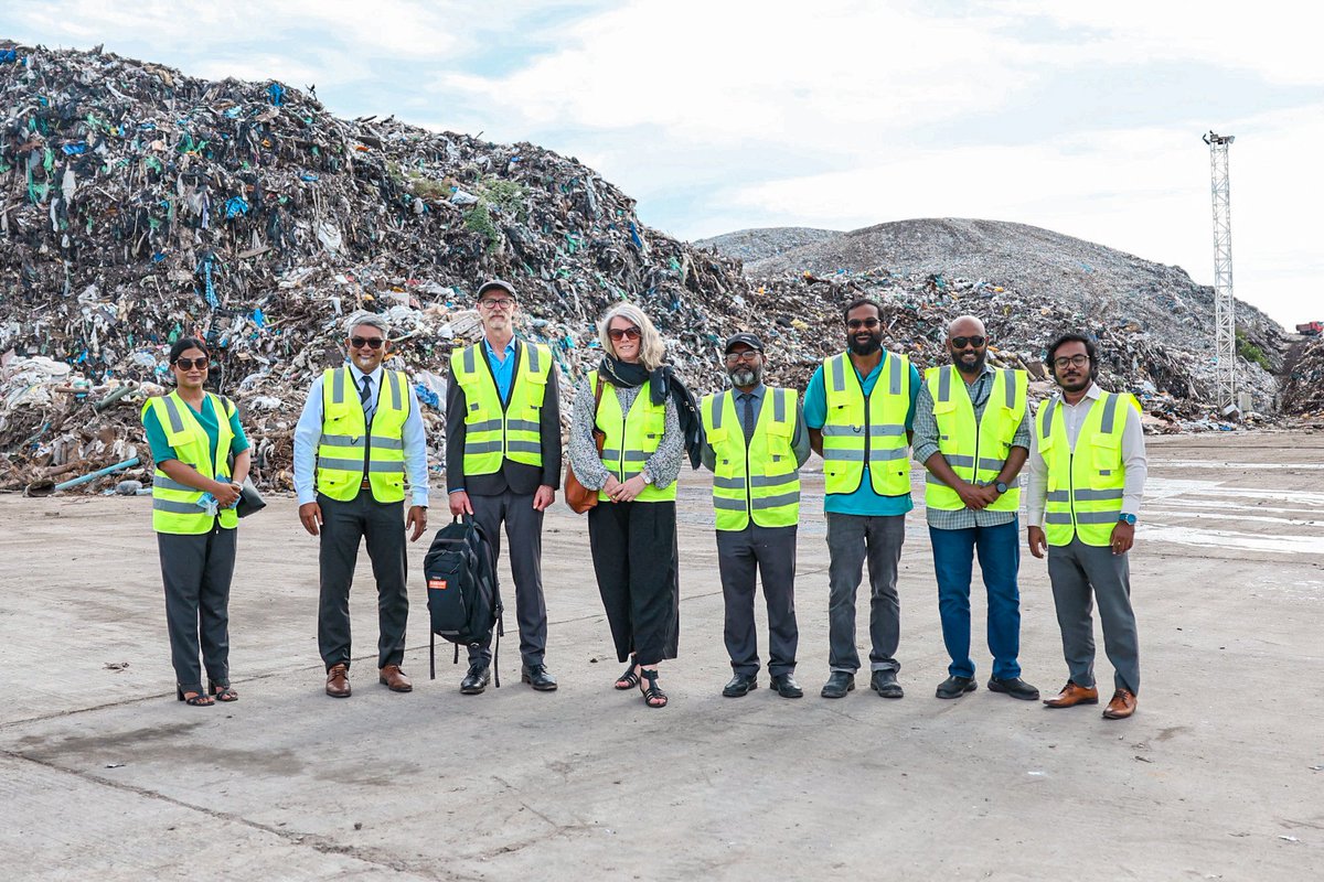 The UN's Special Rapporteur on Environment Dr. David Boyd visits our Thilafushi facility to observe our waste management system, during his visit to the Maldives. #WAMCO #UN