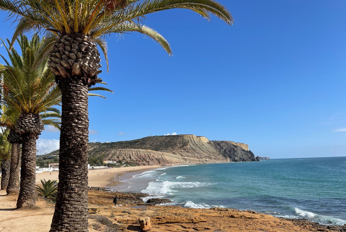 Life by the sea. Just what you need to relax and soak up the sun. Check out three towns along the Algarve coast that will fit the bill 👉🏻bit.ly/3Q53m4u

#holidayalgarve #luz #carvoeiro #armacaodepera #algarveholidaylets #selfcatering