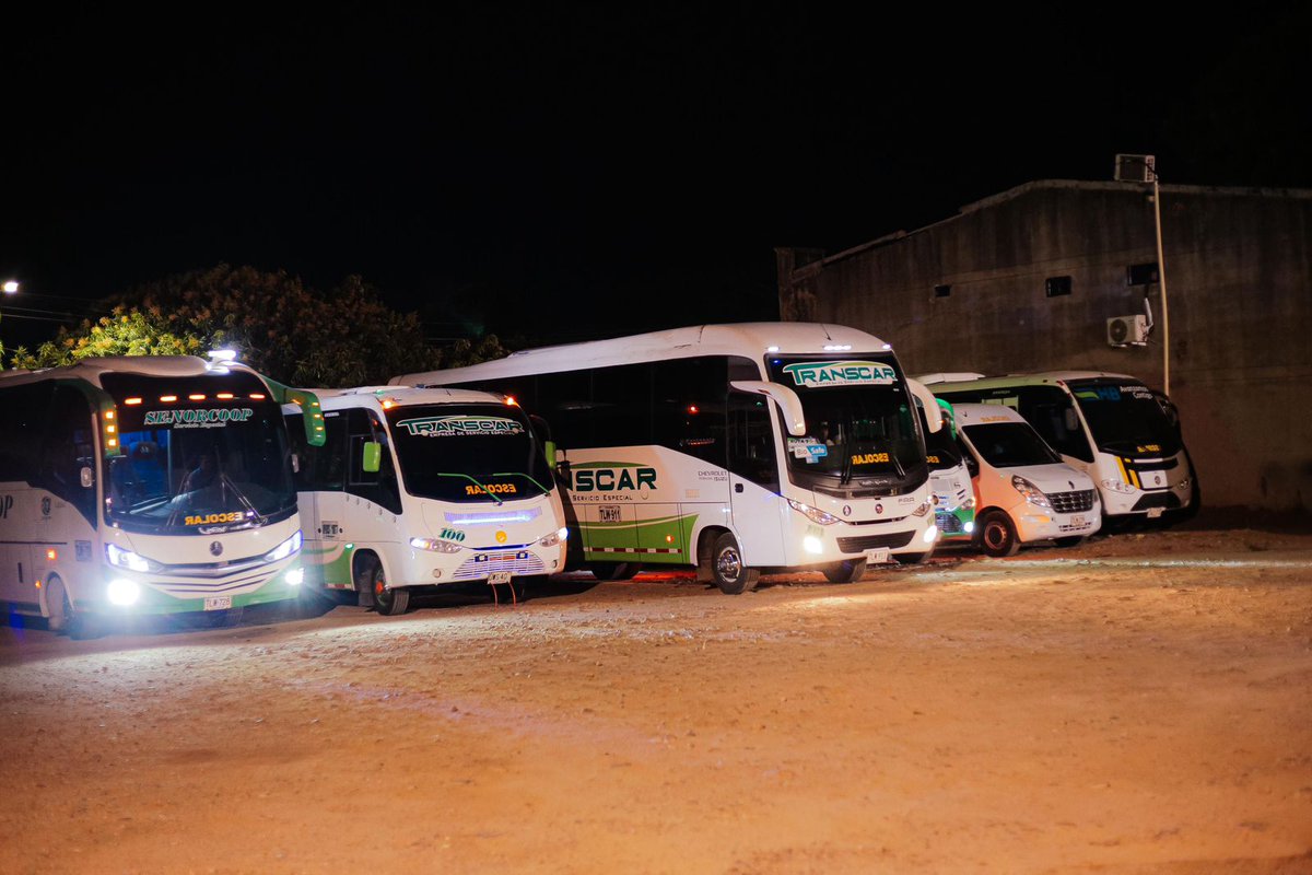AlcaldiaVpar's tweet photo. 😍 Buenos días 

Iniciamos el programa de Transporte Escolar en el Municipio de #Valledupar

El Consorcio Transescolar 2024, con 126 rutas diarias, beneficia a más de 2.200 estudiantes, que permitirán  cumplir con horarios, garantizando su permanencia y seguridad en las aulas. https://t.co/4e94o8L0BZ