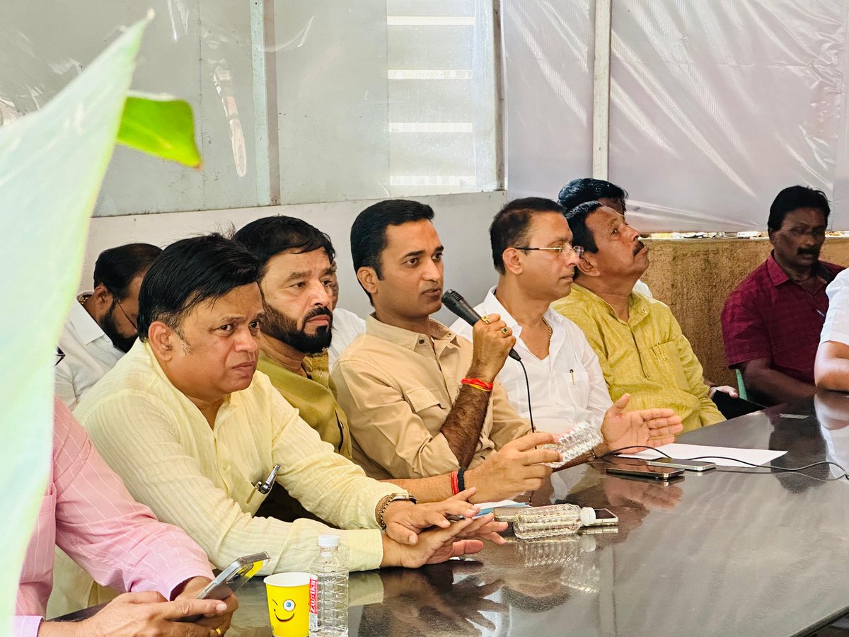 jagdishmulikbjp's tweet photo. वडगावशेरी मतदारसंघात नियोजन बैठक संपन्न!

विश्रांतवाडीतील हॉटेल सृष्टी येथे वडगावशेरी विधानसभा मतदारसंघातील प्रभाग क्र.१ कळस , धानोरी व प्रभाग क्र.२ फुले नगर, या भागातील महायुतीच्या सर्व पदाधिकाऱ्यांची नियोजन बैठक पार पडली. या बैठकीत पुणे लोकसभा मतदारसंघातील महायुतीचे अधिकृत उमेदवार श्री. मुरलीधरजी मोहोळ यांच्या प्रचाराची पुढील दिशा आणि नियोजन करण्यात आले.

#महायुती #वडगाव_शेरी #पुणे_लोकसभा #election2024 #PuneWithModi #puneloksabha 

@Dev_Fadnavis 
@cbawankule 
@mohol_murlidhar 
@BJP4Maharashtra