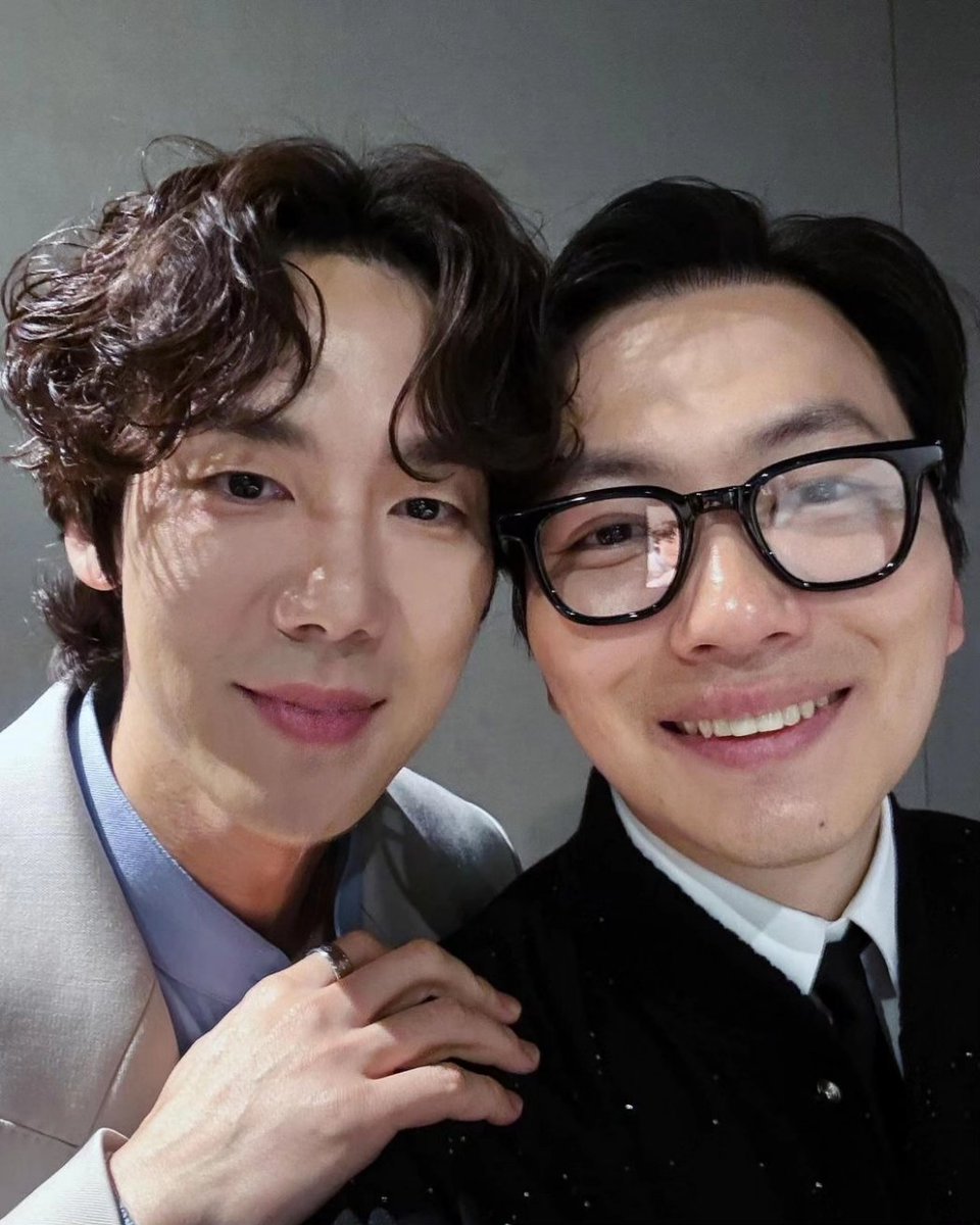 20240416 📸 #LeeDongHwi shared a selfie with #YooYeonSeok at movie #TheRoundupPunishment / #TheRoundup4 movie premiere yesterday 🤍

instagram.com/p/C50RYlYvIxm/… #유연석 #이동휘 #범죄도시4 #브로앤마블