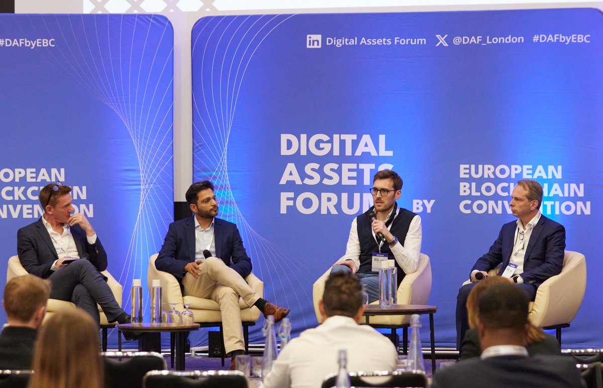 Thank you @EBlockchainCon for inviting me to speak at the @DAF_London yesterday. Fantastic turnout and I really enjoyed (despite what the photo below suggests!) discussing digital asset investing alongside Barry Thomas, @MauriceMureau and Gautam Sharma.