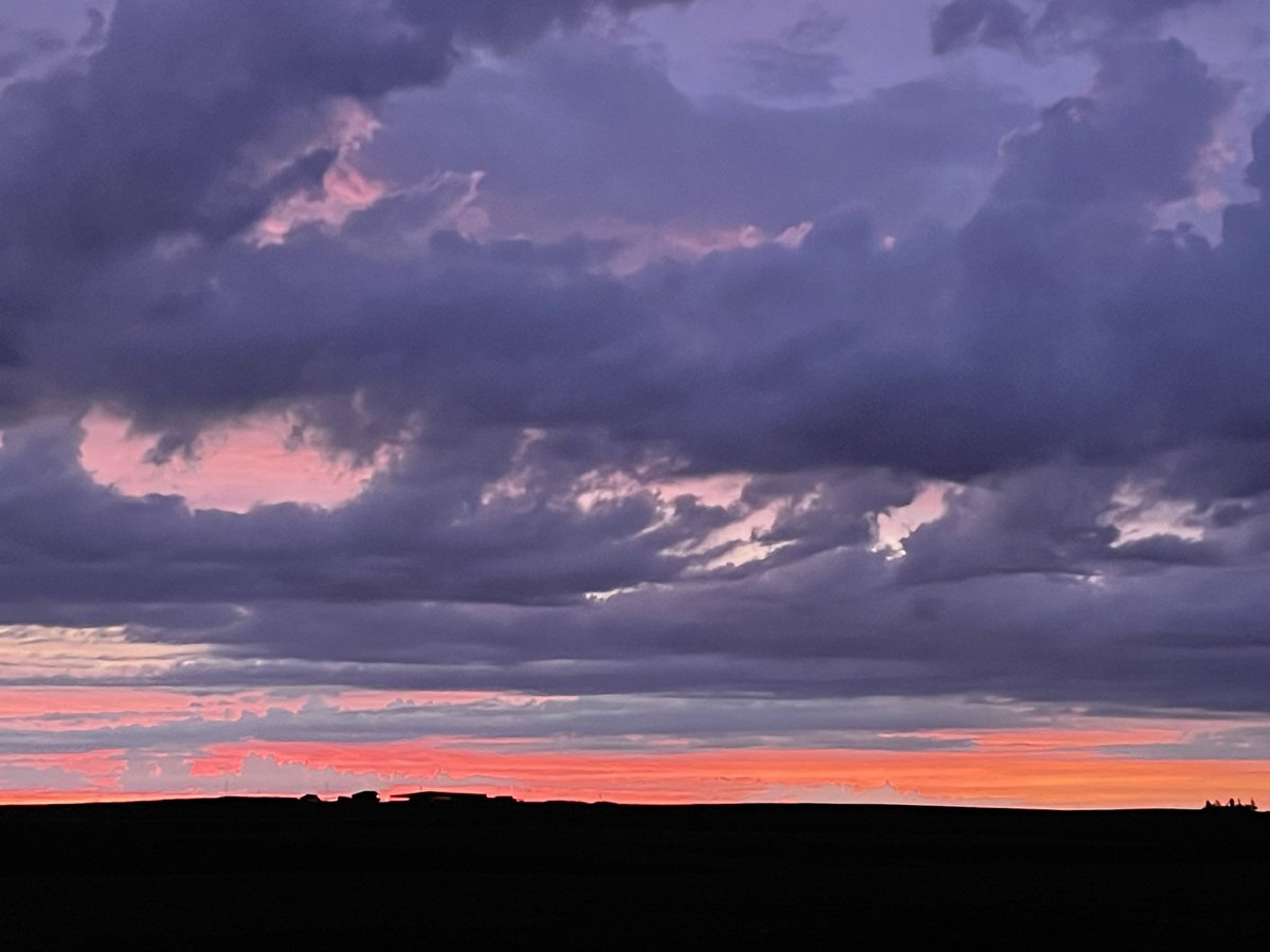 Sunrise before storms! 🌅This is in NEIA this morning. Stay aware of the weather, a couple rounds of storms headed our way today! 🌩️☔️⛈️ 
We could see strong winds, hail, and a chance for tornadoes.