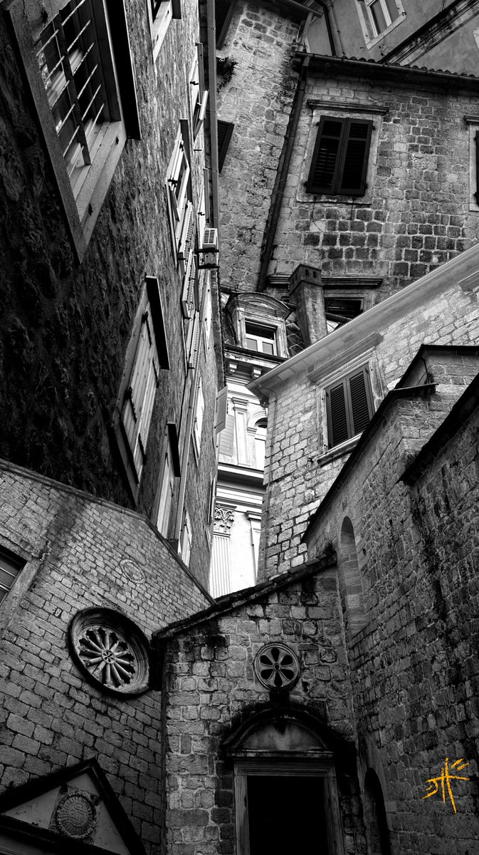 sp_fogg's tweet photo. Sold ⚫️⚪️
#nft #nftart #nftartist https://t.co/FUUBdYjPxI