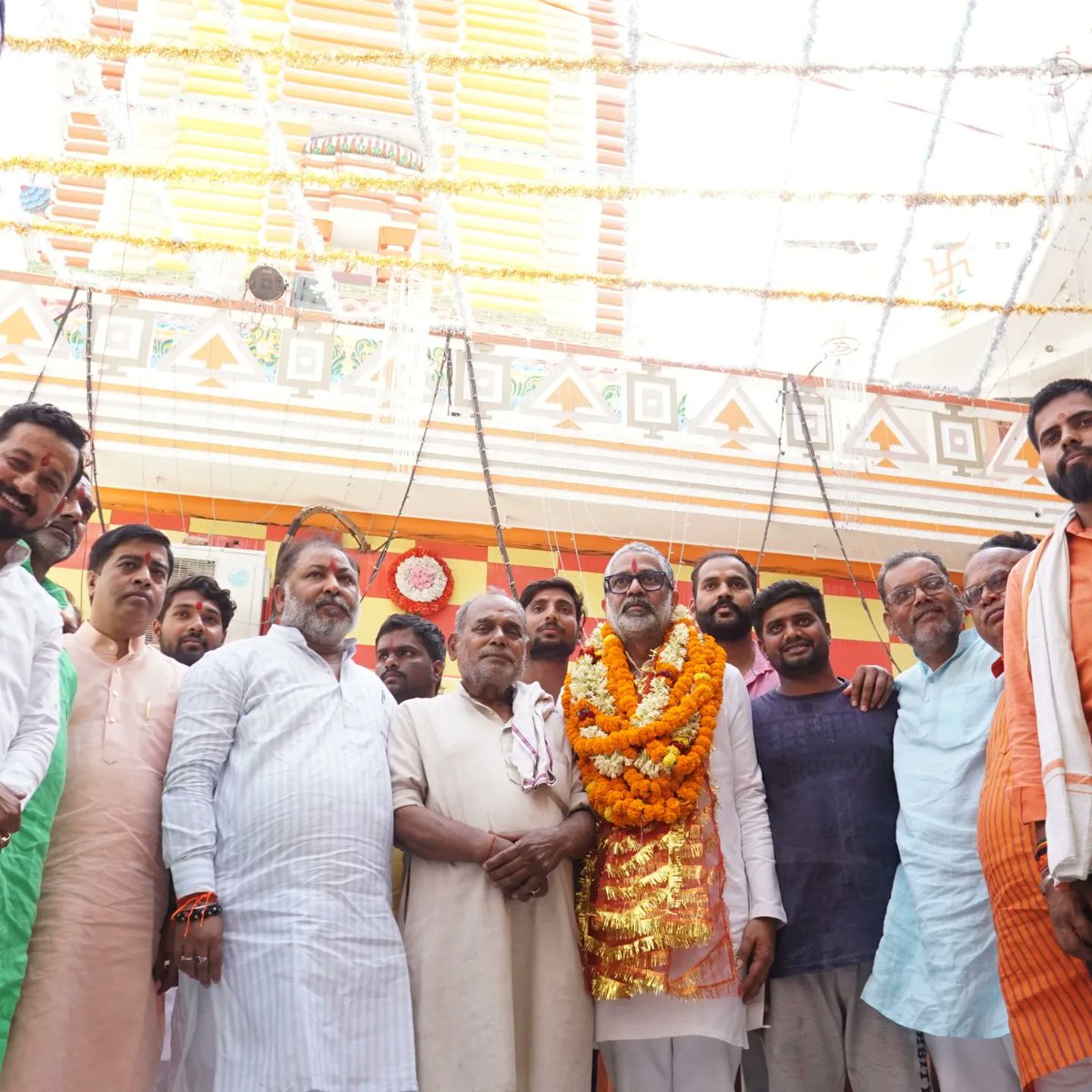 या देवी सर्वभूतेषु शक्ति-रूपेण संस्थिता। नमस्तस्यै नमस्तस्यै नमस्तस्यै नमो नमः।। आज चैत नवरात्र के अष्टमी के पावन अवसर पर ब्रह्माइन गांव में स्थित प्राचीन ब्राह्मणी माता मंदिर में पूजा कर माता जी का आशीर्वाद लिया और समस्त देशवासियों के लिए सुख, शांति और समृद्धि की कामना की।