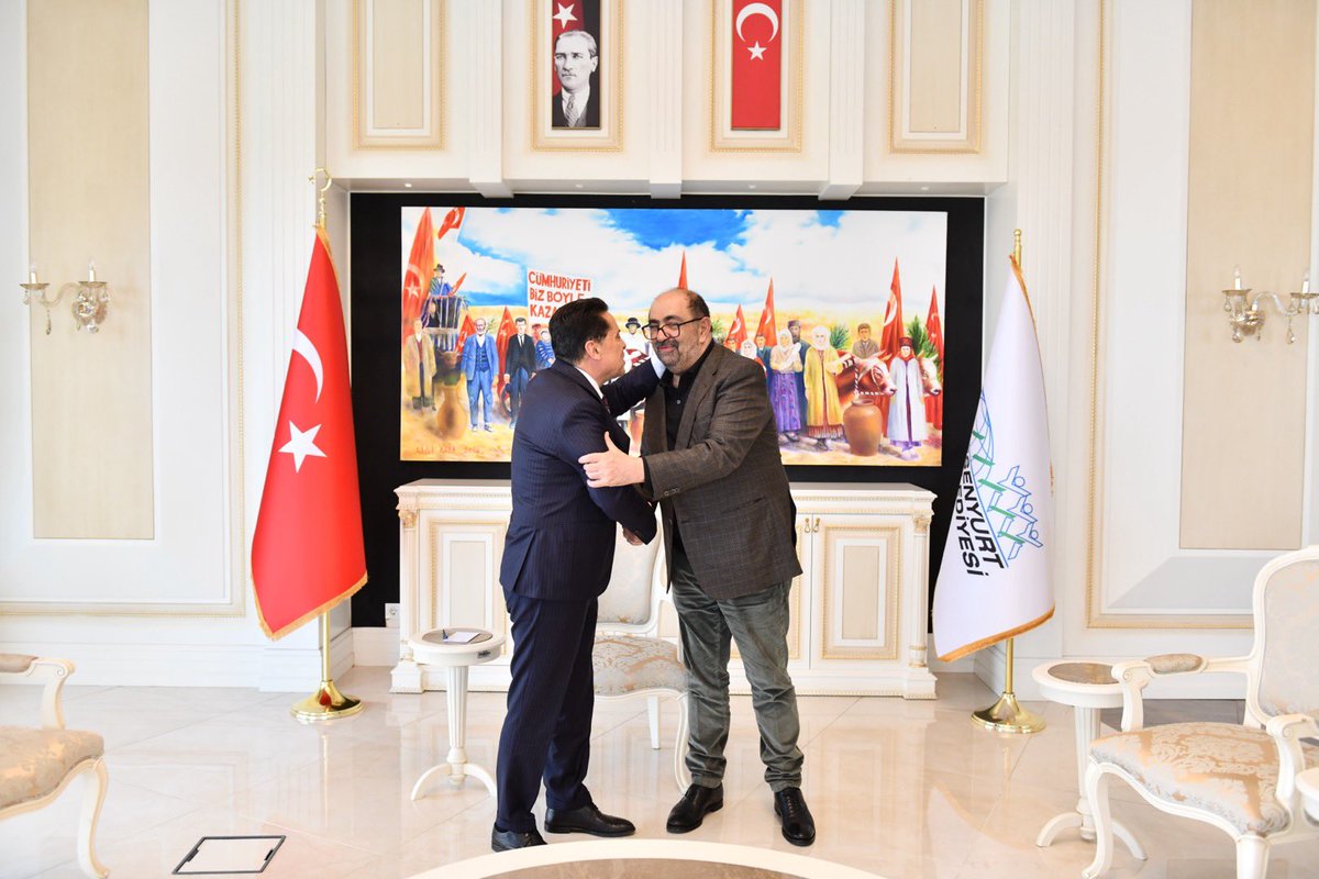 Esenyurt Belediye Başkanı Prof. Dr. Ahmet Özer’i makamında ziyaret ederek kendisine başarılar diledim. Belediye başkanımızın kentimize katkı sağlayacağına ve çalışmalarında başarılı olacağına inanıyoruz.