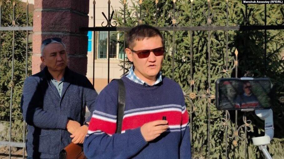 “Kazakh milli politikası oluşturulsun” dediği için 1 yıldır Taldıkorgan cezaevinde çürütülmekte olan ve hakkında hüküm çıkarılmayan vatansever gazeteci Duman Muhammed Kerim “davanın kasten uzatıldığı gerekçesiyle AÇLIK grevine başladı.