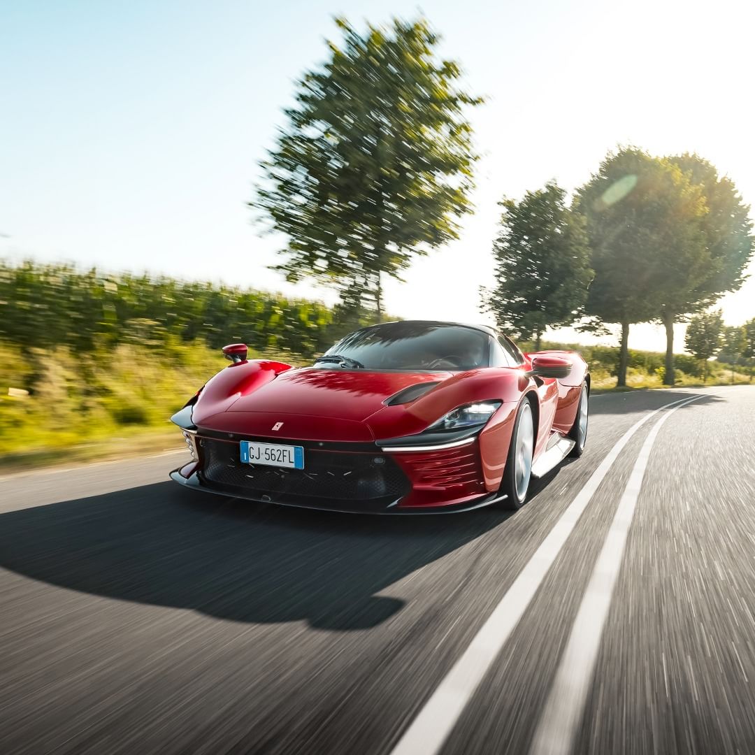 Shield_Ferrari's tweet photo. Ferrari Daytona SP3 🇮🇹 

#Ferrari #FerrariDaytonaSP3 #motorv12 #scuderiaferrari #FerrariEsports #ferrarisportscar #ferraripassion #ENZOFERRARI #CavallinoRampante #italy #ItalianSupercar #carsofinstagram #supercars  #design #fotoinstagram 

@Ferrari 
@FerrariMexico 
@ItaliAuto https://t.co/qnS7bIqMWW