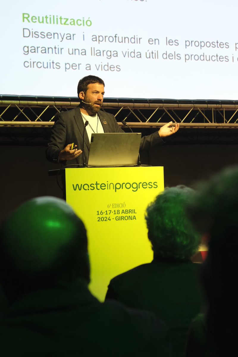 residuscat's tweet photo. Hem presentat al #wasteinprogress la manera com entenem la prevenció i la reutilització en l’avantprojecte de llei de residus de Catalunya, i les mesures previstes.
Hi ha moltes qüestions importants, una de les primeres és el producte que surt del mercat (amb innovació, #ecodisseny, noves economies).
@isaacperaire @firadegirona @accioclimatica