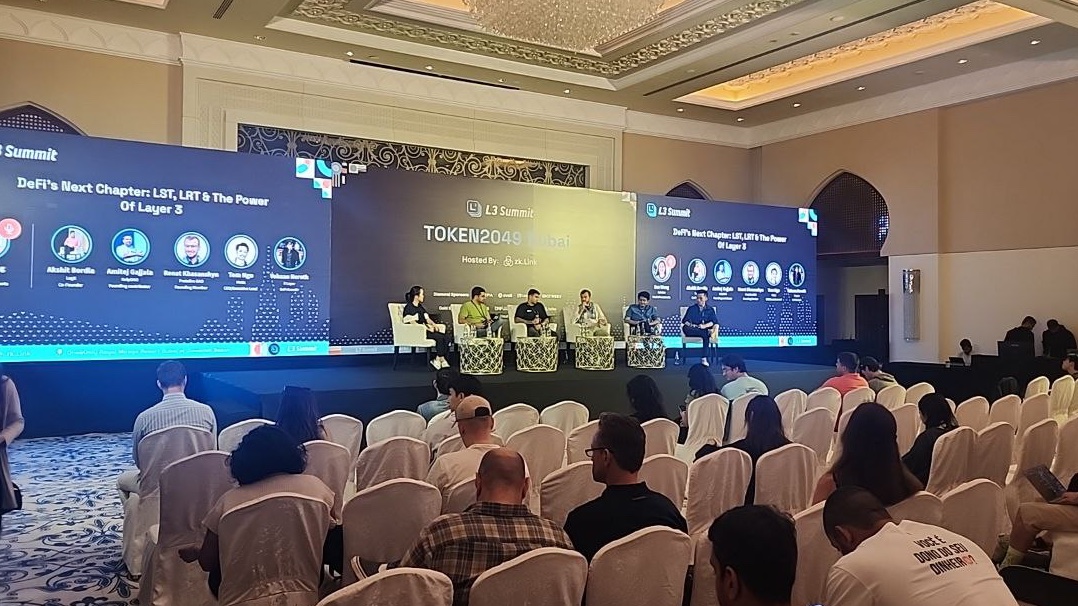 UniLend_Finance's tweet photo. Ahlan bialjamie🇦🇪

UniLend team has touched down in Dubai for #TOKEN2049  🛬

🤝Meet our Marketing &amp; Operations Lead, @storyofayush, and Business Developer, @drdent18 at @L3_Summit 

⚡️Let's explore new #DeFi possibilities and shape the future of #web3 together!

#L3Summit https://t.co/XgMlfdQ344