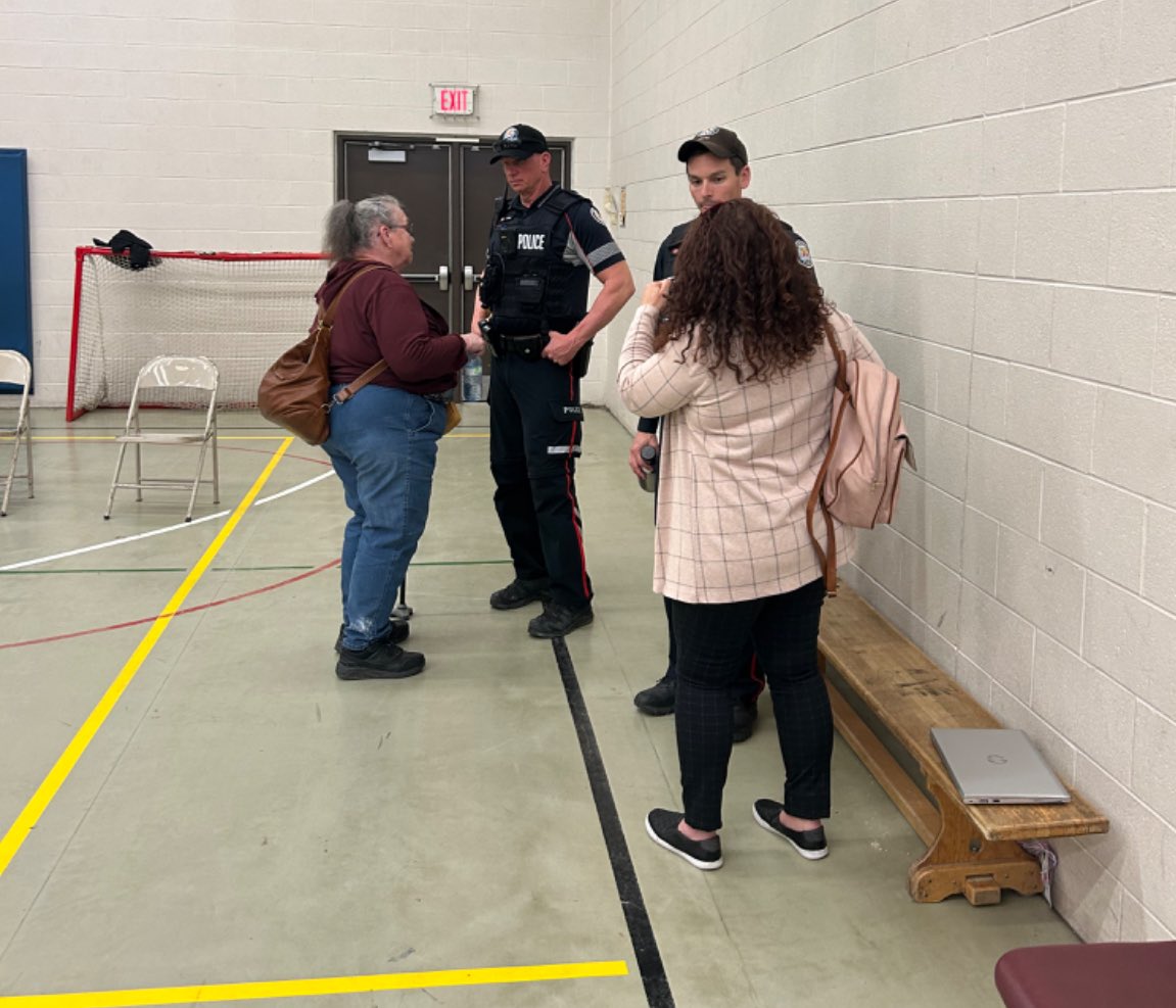 tpsmhayles's tweet photo. Last night we met with residents of Ward 16 at a Town Hall organized by Councillor Jon Burnside. The Flemingdon Park Community had a lot to share and we listened! The best solutions regarding community safety are home grown! #torontopolice #tps55div #jon_burnside https://t.co/jlrjCYfZE5