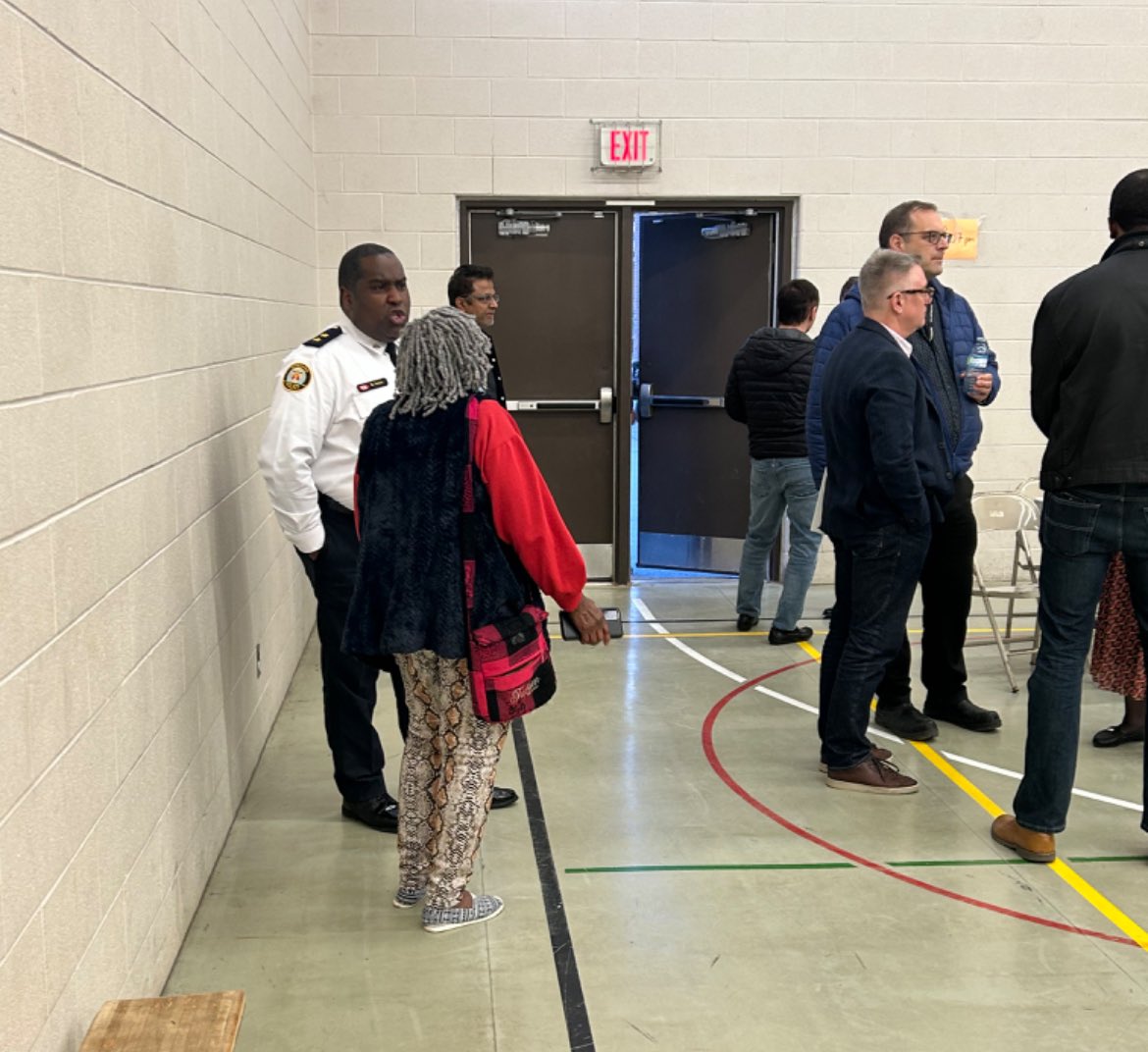 tpsmhayles's tweet photo. Last night we met with residents of Ward 16 at a Town Hall organized by Councillor Jon Burnside. The Flemingdon Park Community had a lot to share and we listened! The best solutions regarding community safety are home grown! #torontopolice #tps55div #jon_burnside https://t.co/jlrjCYfZE5