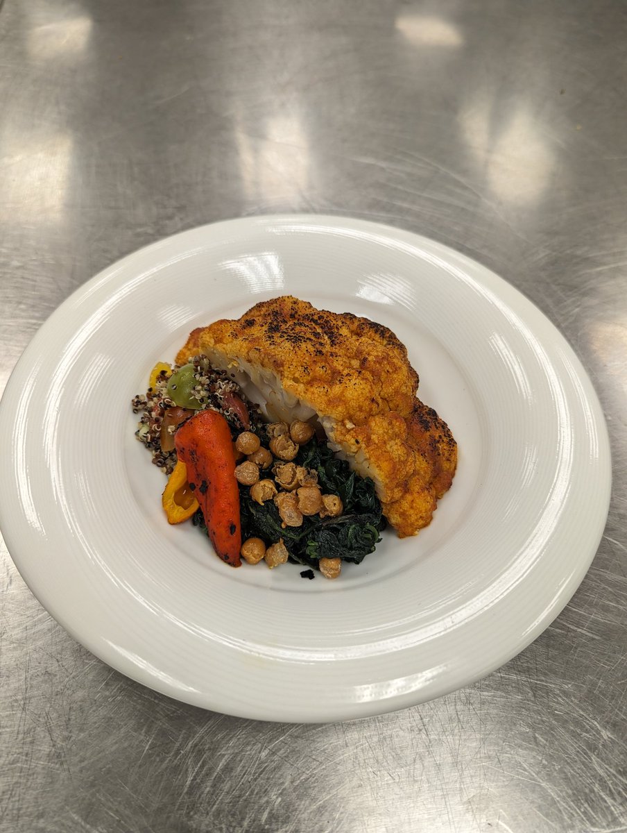 Tandoori cauliflower, quinoa salad, sauteed spinach, crispy chickpeas, tarator sauce. #cheflife #veganfood