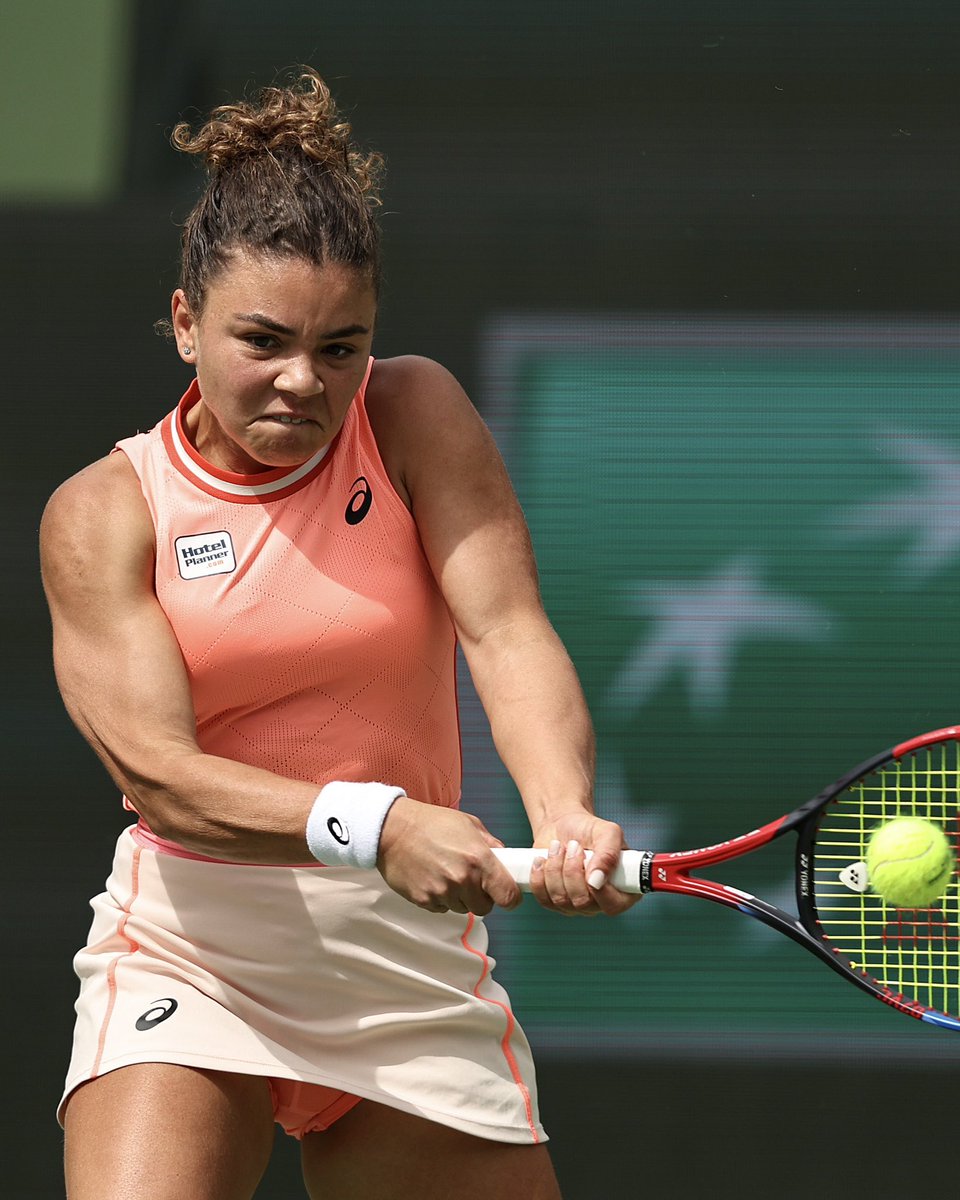 A Stoccarda Jasmine #Paolini si aggiudica il derby 🇮🇹 con Errani per 6-1 6-0! #tennis