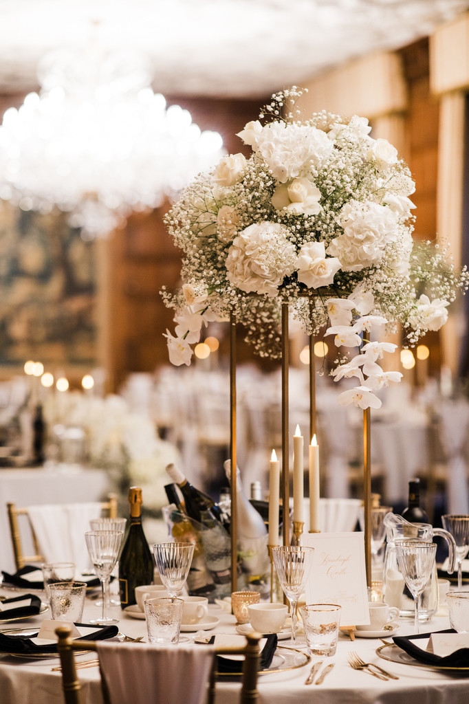 Gingerfleur's tweet photo. Reflecting on the magic of a December wedding at North Mymms Park. It was a pleasure collaborating with the wonderful bride and groom, as well as the team of suppliers who brought their vision to life. Special thanks to Hayley from Amae Events who was a dream to work with. https://t.co/xaki9OgrA2